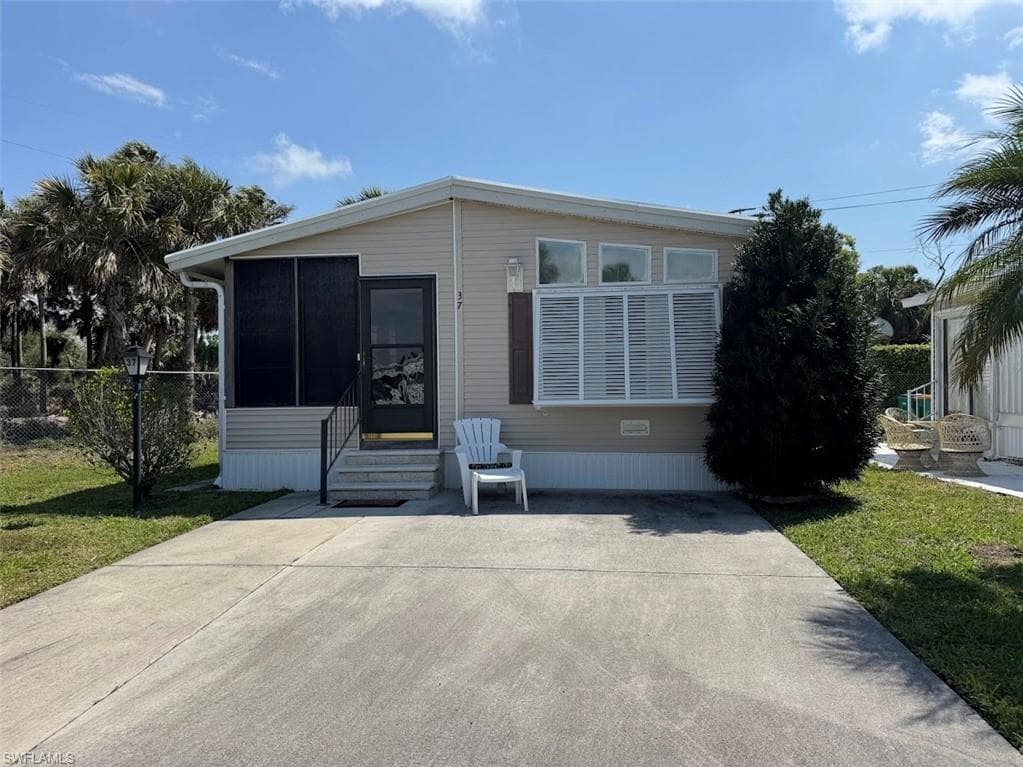 37 Jasper DR 37JR NAPLES, FL 34114