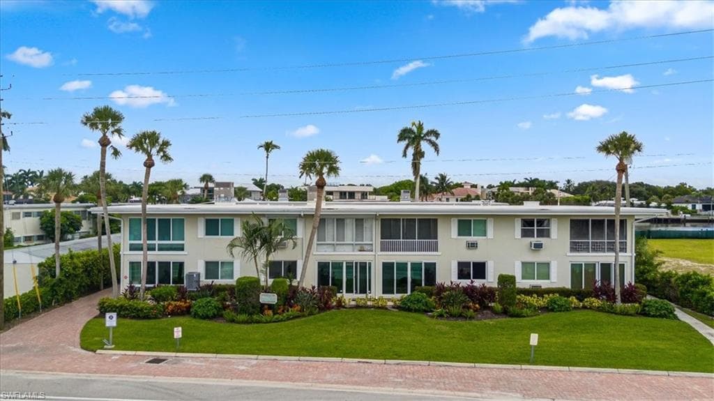 1550 Gulf Shore BLVD N W2 NAPLES, FL 34102