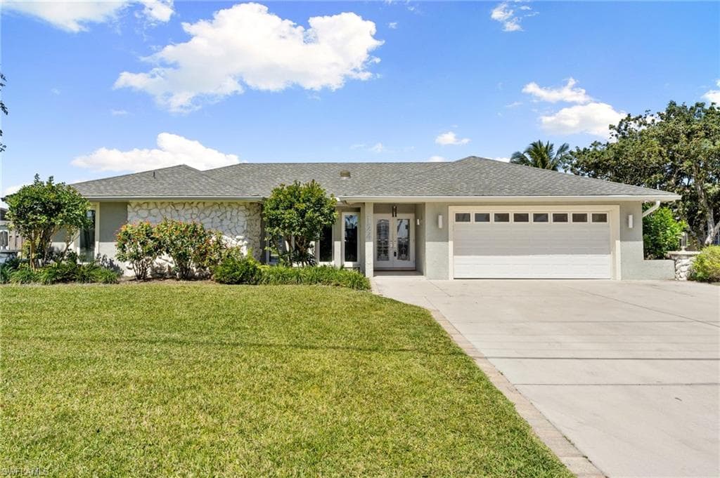 124 North Shore AVE NORTH FORT MYERS, FL 33917
