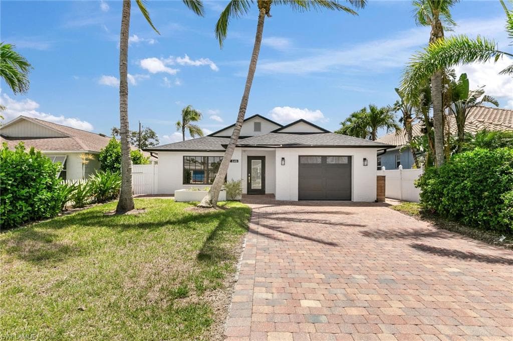 646 109th AVE N NAPLES, FL 34108