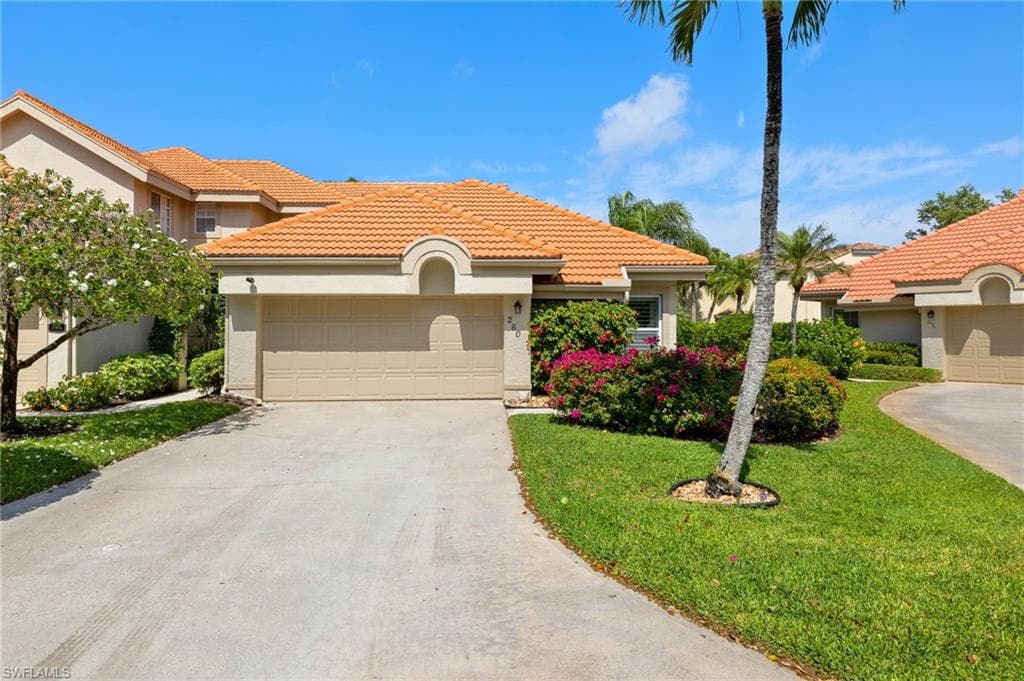 260 Napa Ridge RD E 21 NAPLES, FL 34119