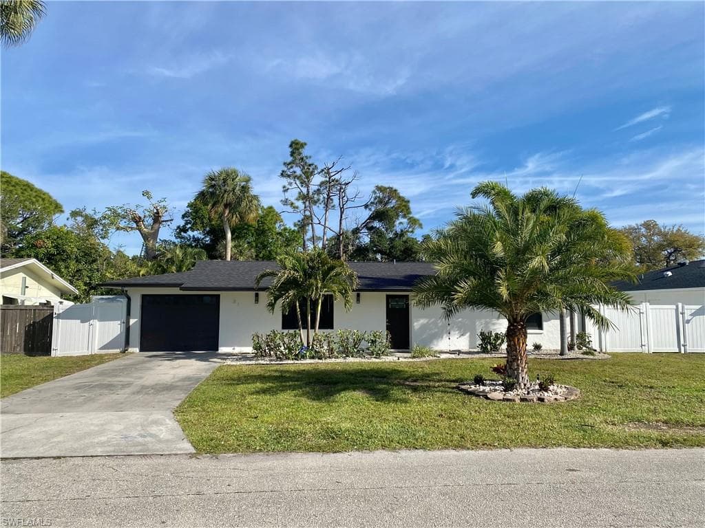81 Cardinal DR NORTH FORT MYERS, FL 33917