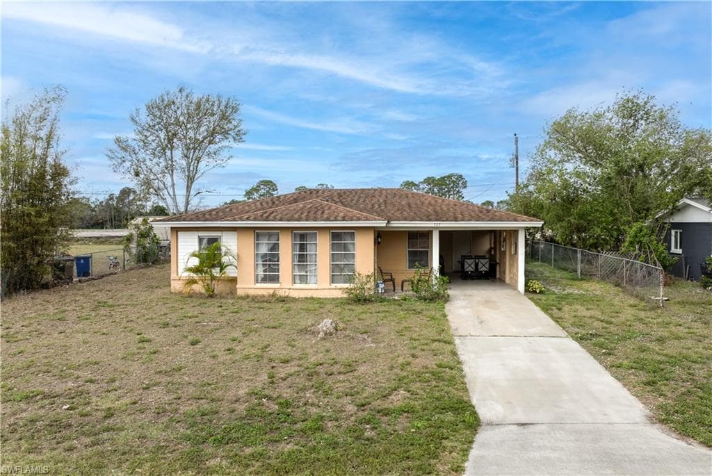 307 Rushmore AVE N LEHIGH ACRES, FL 33936