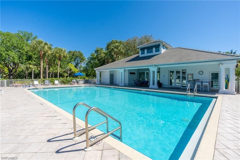 3735 Fieldstone BLVD 9 NAPLES, FL 34109