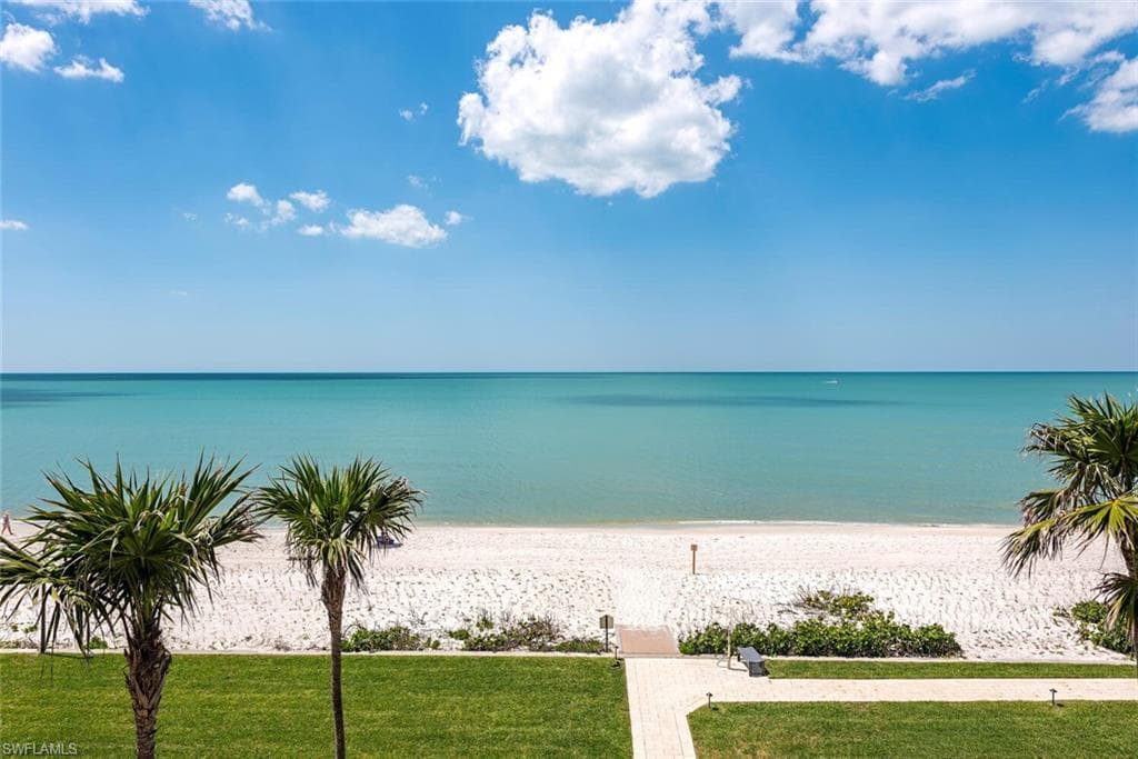 2901 Gulf Shore BLVD N 302S NAPLES, FL 34103