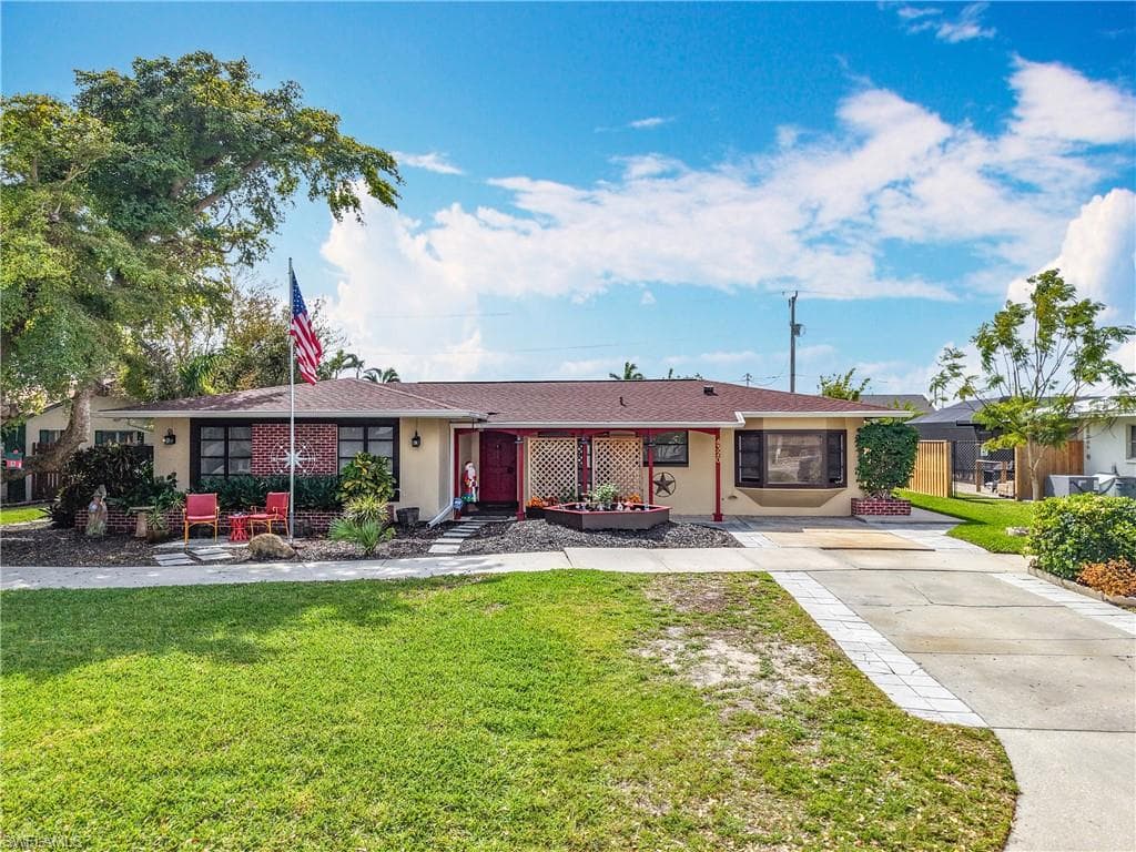 4320 SE 16th PL CAPE CORAL, FL 33904