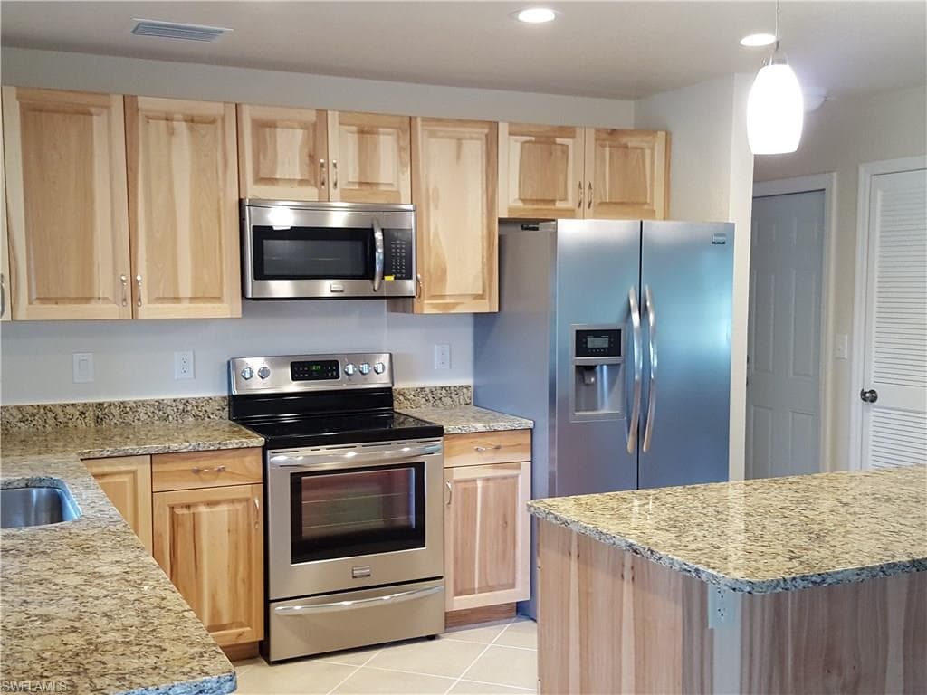 706 SE 42nd LN CAPE CORAL, FL 33904