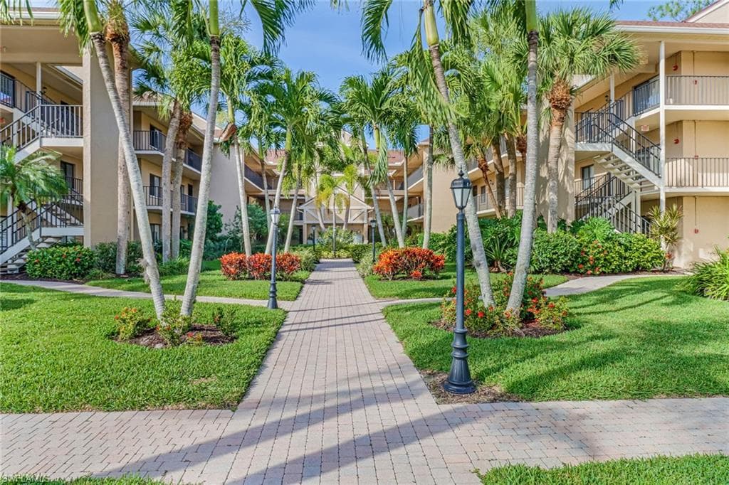 5250 Fox Hollow DR 531 NAPLES, FL 34104