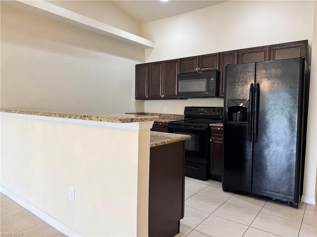 523 SE 4th TER CAPE CORAL, FL 33990