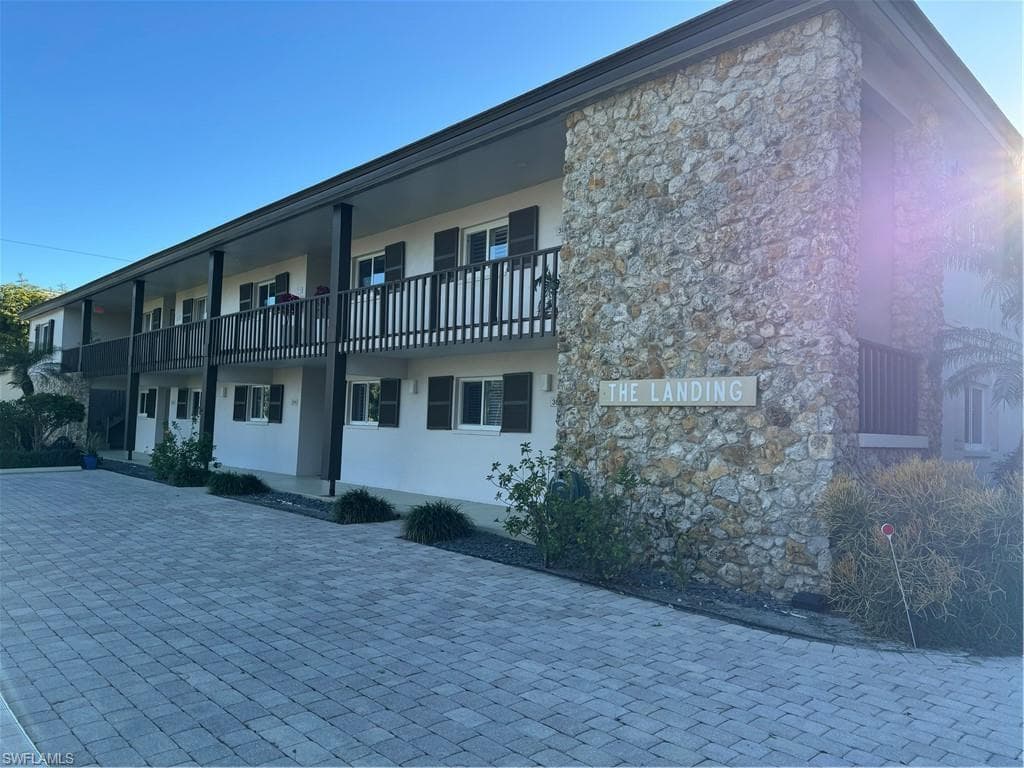 302 2nd ST S NAPLES, FL 34102