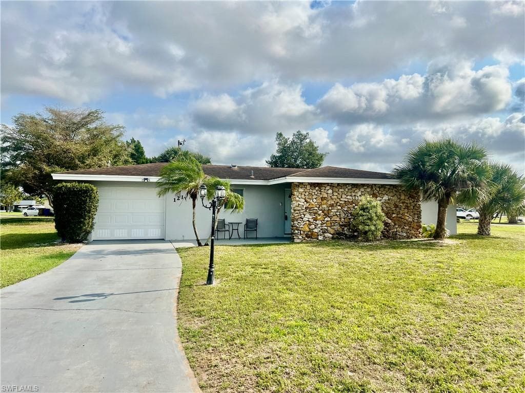 121 Starview AVE LEHIGH ACRES, FL 33936