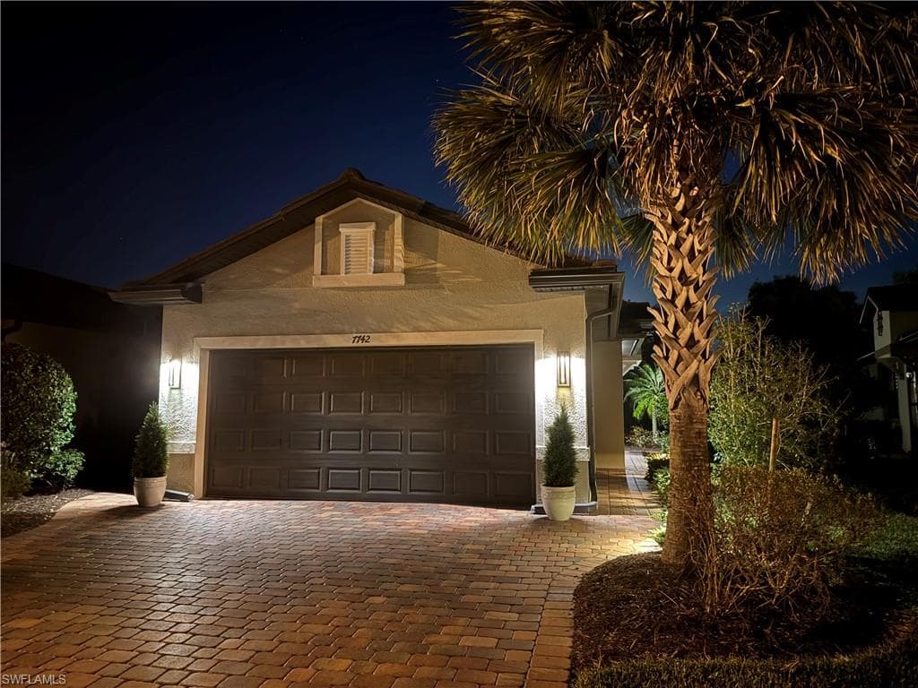 7742 Jacaranda LN NAPLES, FL 34114