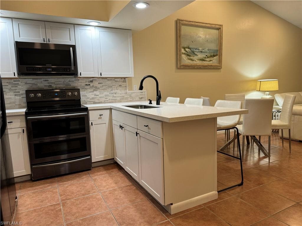 3733 SW 9th AVE CAPE CORAL, FL 33914