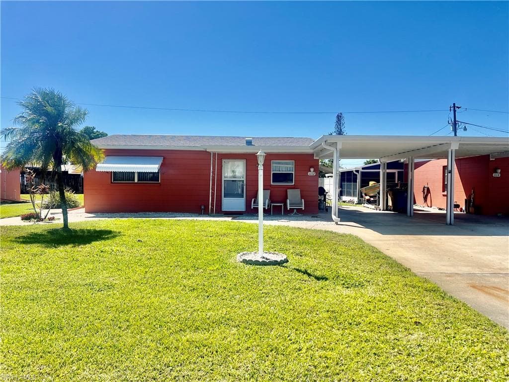 1112 Broad ST N LEHIGH ACRES, FL 33936