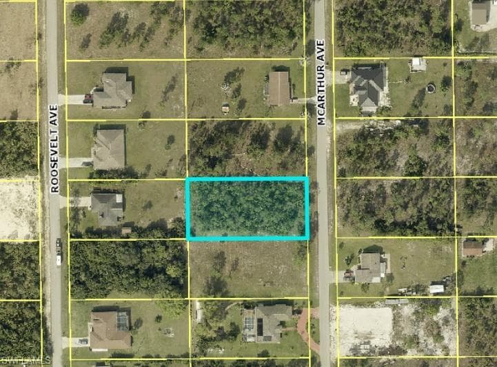 1009 McArthur AVE LEHIGH ACRES, FL 33936