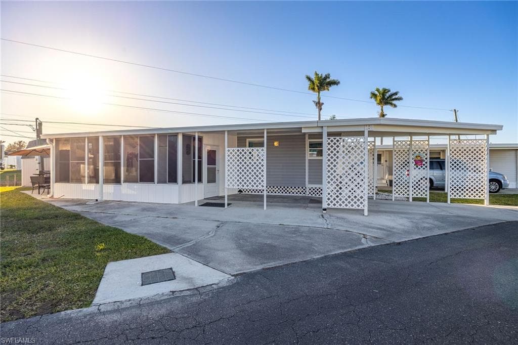 5558 Palm Beach BLVD 213 FORT MYERS, FL 33905