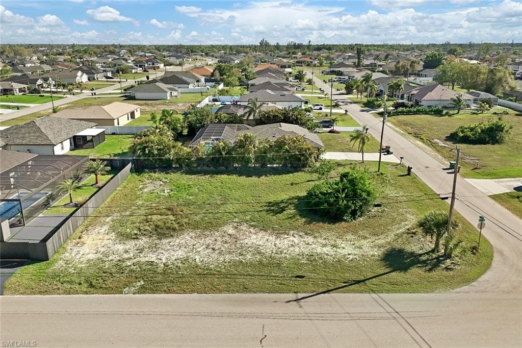 711 NE 2nd AVE CAPE CORAL, FL 33909