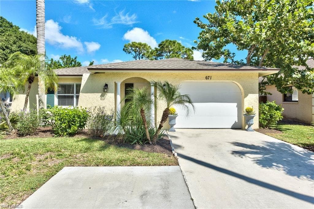 671 98th AVE N NAPLES, FL 34108