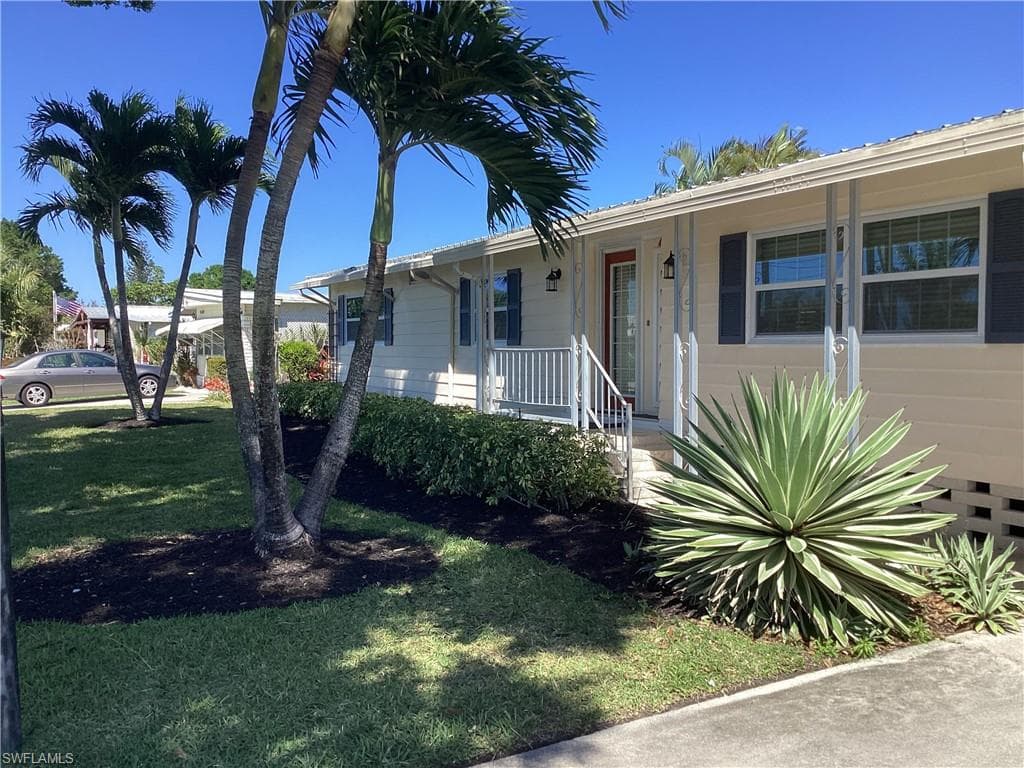 4 Chateau WAY NAPLES, FL 34112