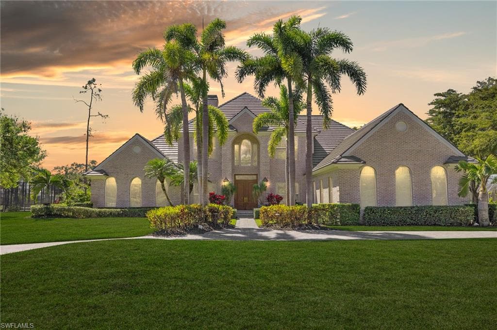 4888 Pond Apple DR N NAPLES, FL 34119