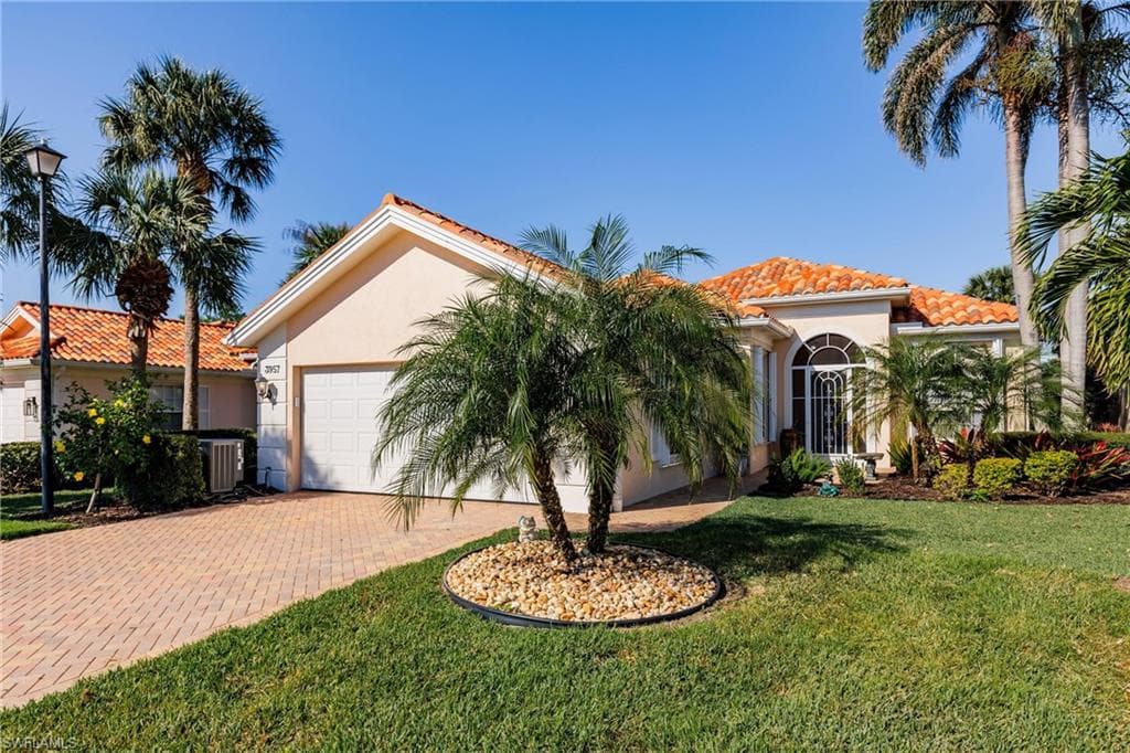 3957 Isla Ciudad CT NAPLES, FL 34109