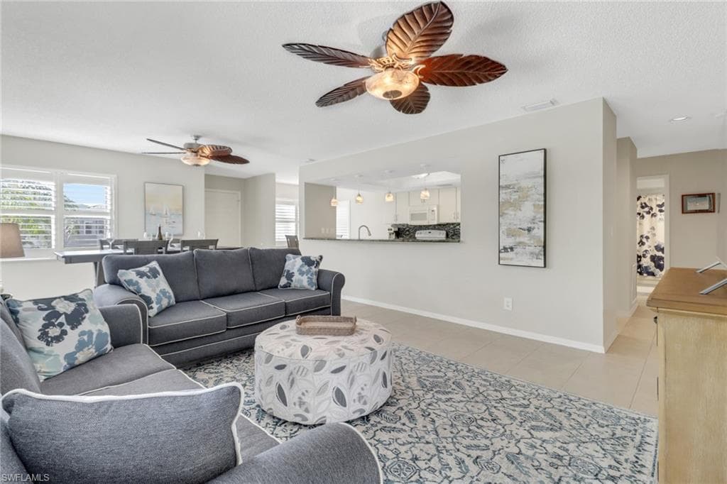 537 Club Side DR 3-537 NAPLES, FL 34110