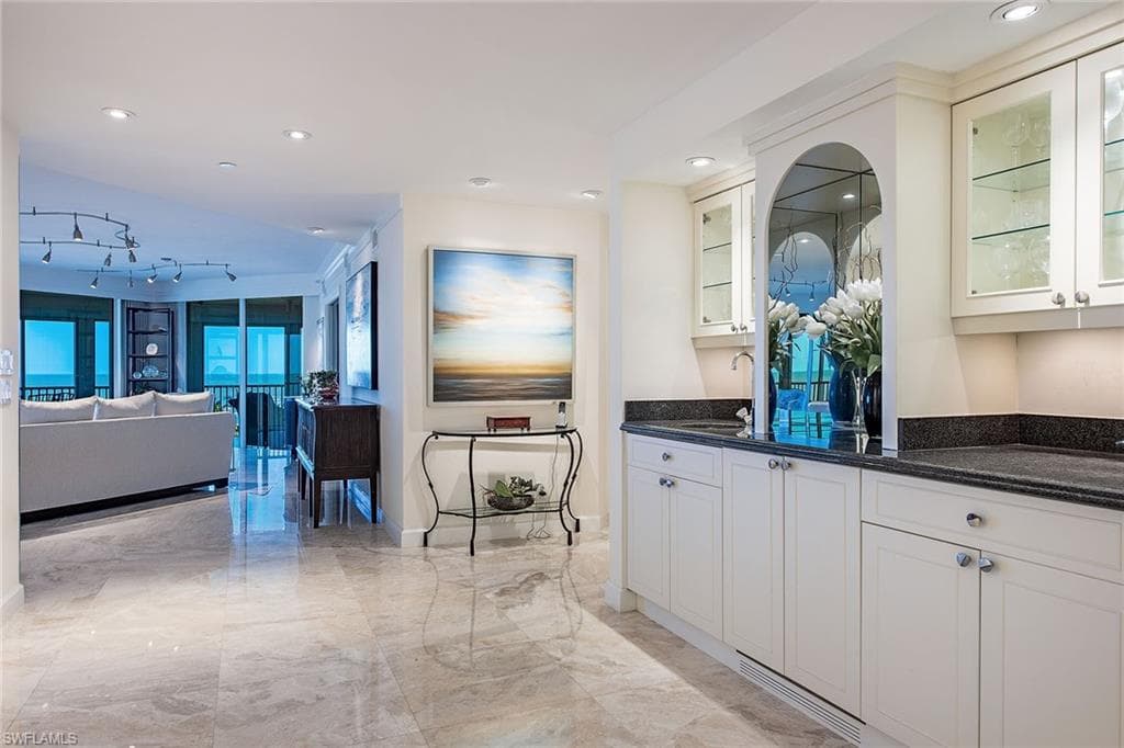 8111 Bay Colony DR 604 NAPLES, FL 34108