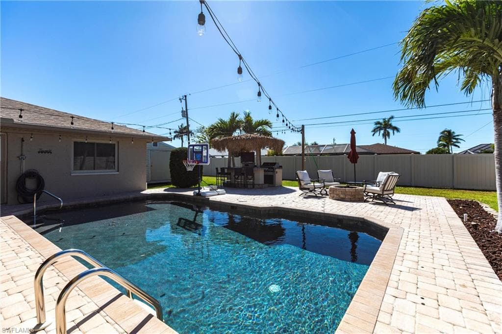 1118 SE 22nd TER CAPE CORAL, FL 33990