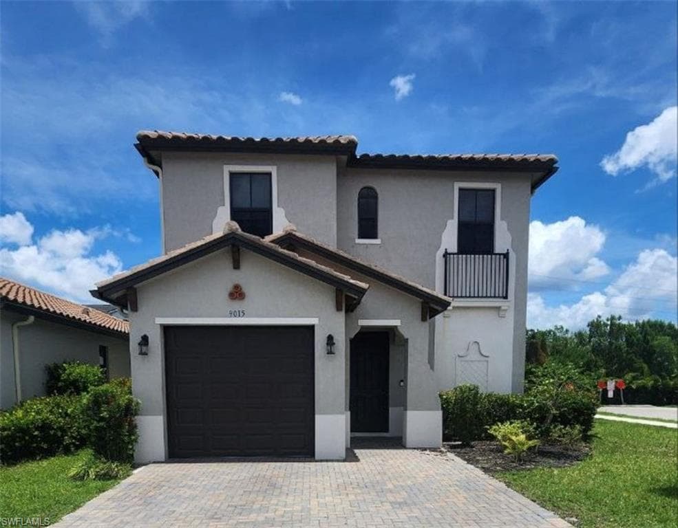 9015 Madrid CIR NAPLES, FL 34104