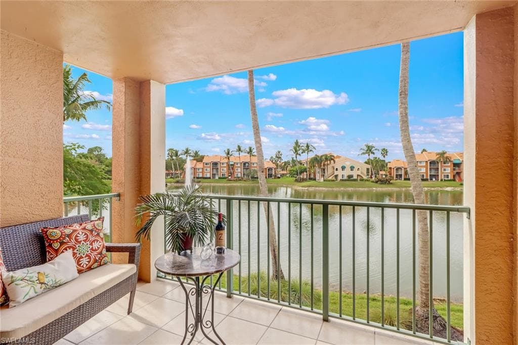 1275 Wildwood Lakes BLVD 204 NAPLES, FL 34104