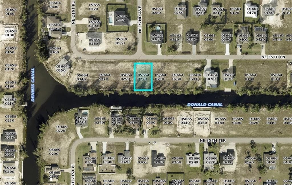 2202 NE 35th LN CAPE CORAL, FL 33909