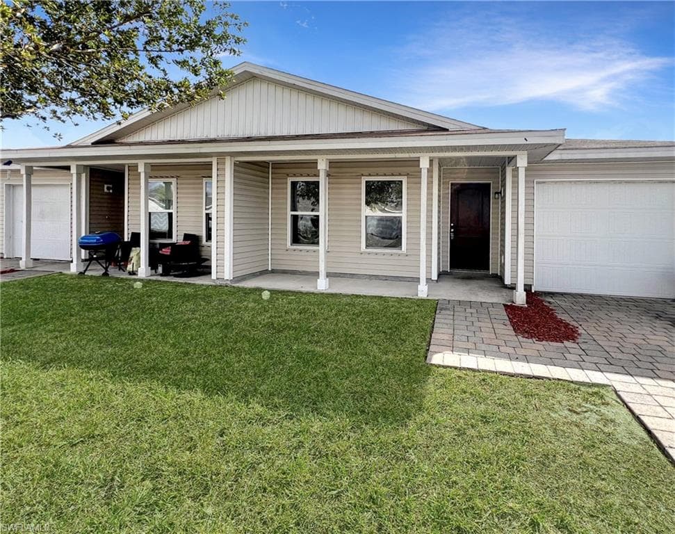 18303 Gibraltar LN LEHIGH ACRES, FL 33936