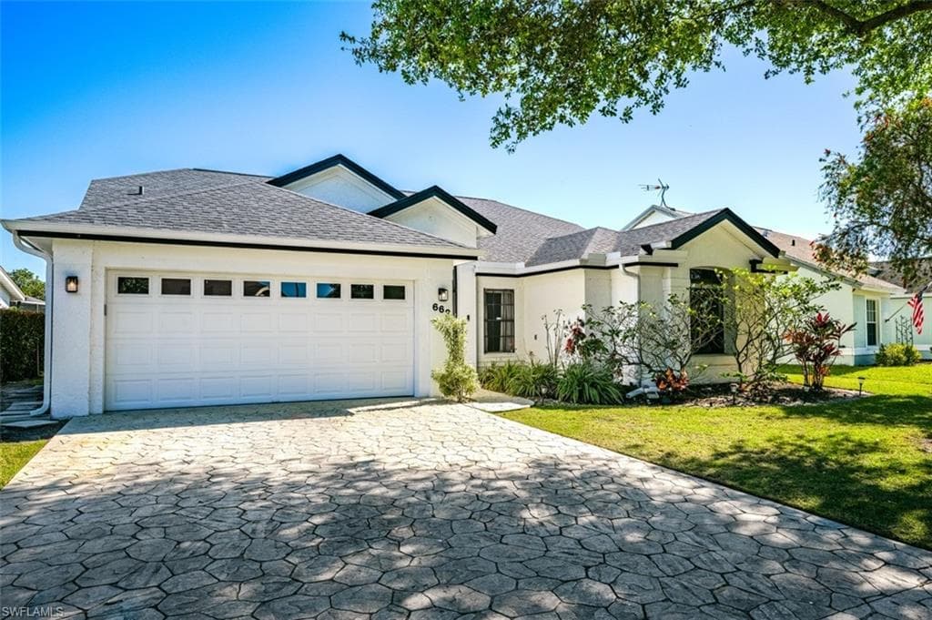 662 LAMBTON LN NAPLES, FL 34104