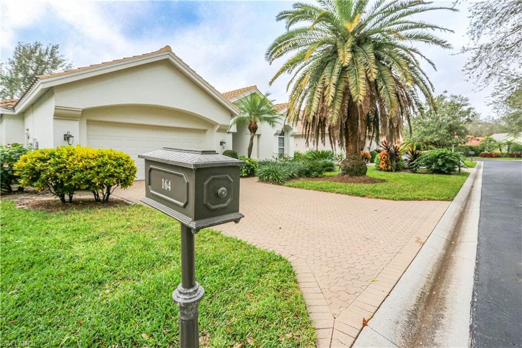 164 Spring Lake CIR NAPLES, FL 34119