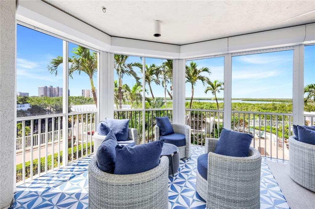 285 Grande WAY 402 NAPLES, FL 34110