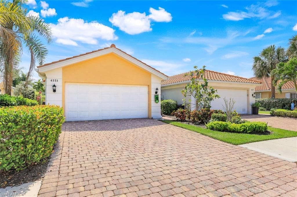 4221 Saint George LN NAPLES, FL 34119