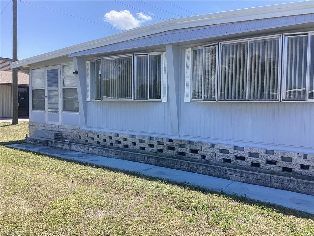 521 Charlemagne BLVD NAPLES, FL 34112