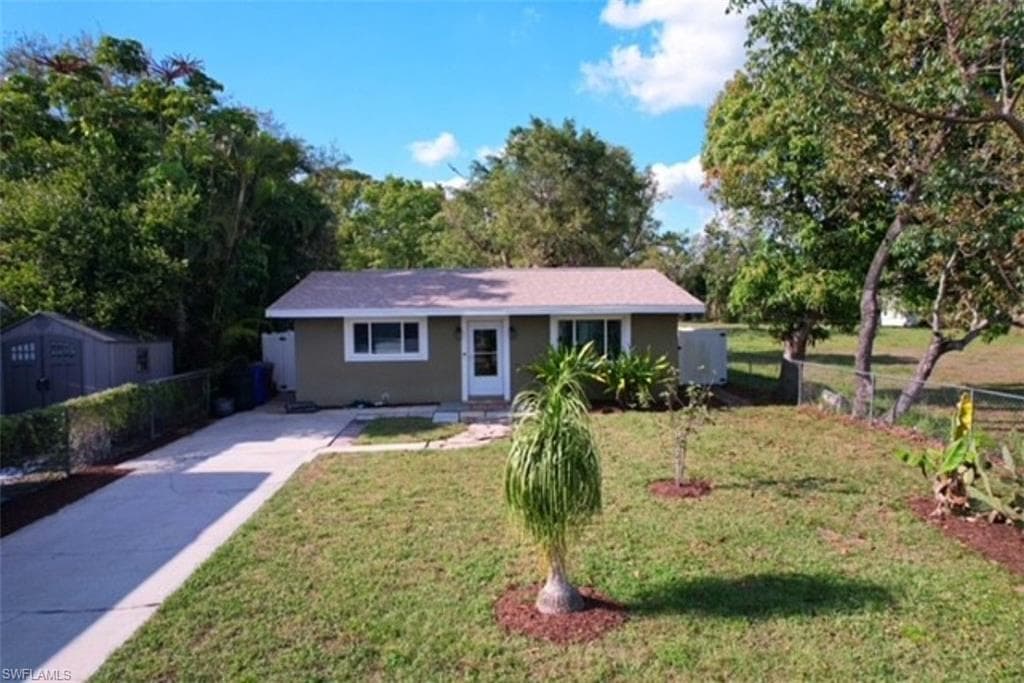 2525 4th ST FORT MYERS, FL 33901