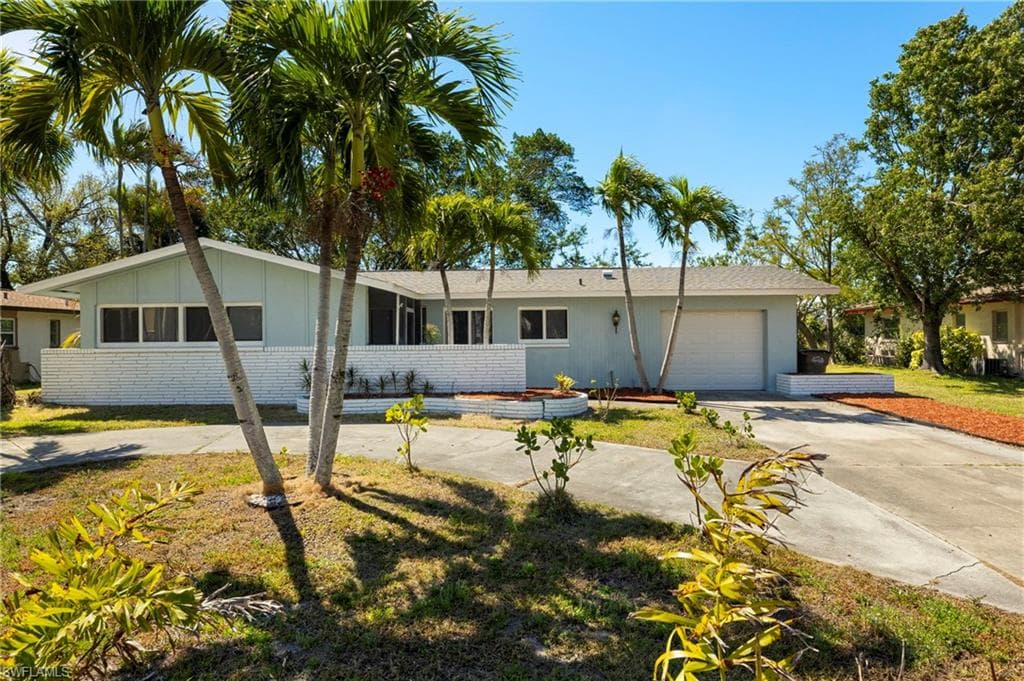 5738 SW 1st CT CAPE CORAL, FL 33914