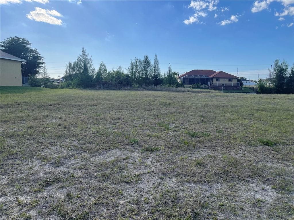 912 1st PL CAPE CORAL, FL 33909