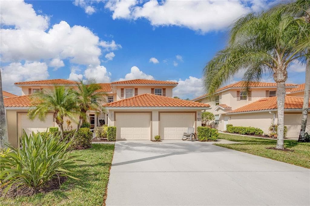 385 Robin Hood CIR 102 NAPLES, FL 34104