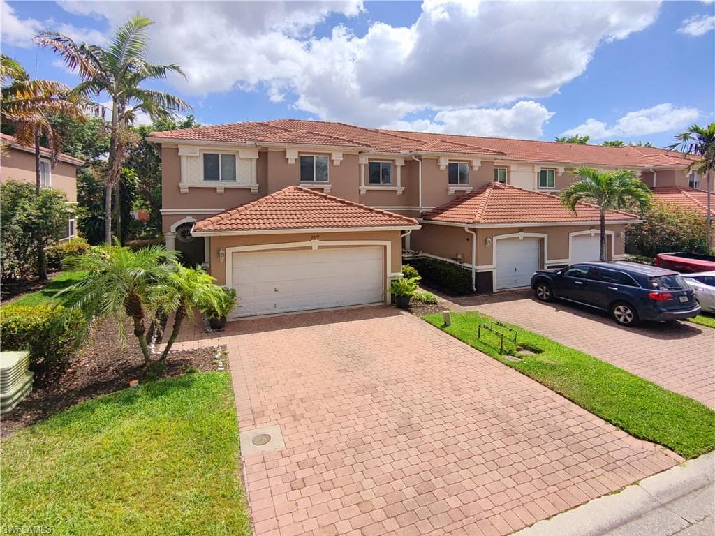 9579 Roundstone CIR FORT MYERS, FL 33967
