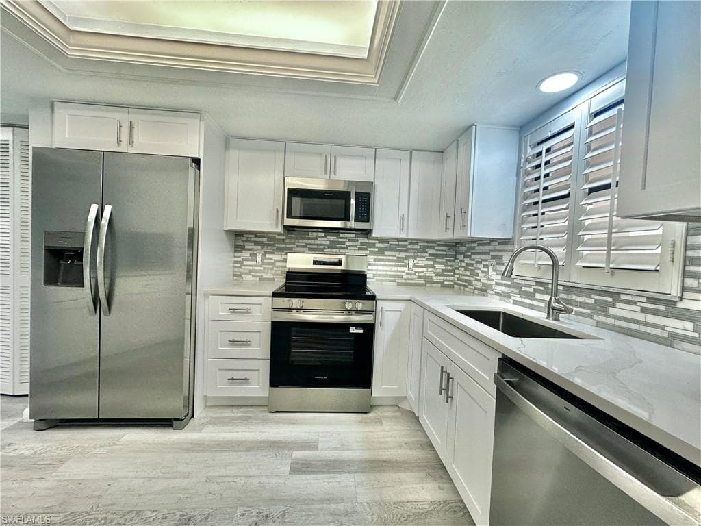 4955 Pepper CIR B-204 NAPLES, FL 34113