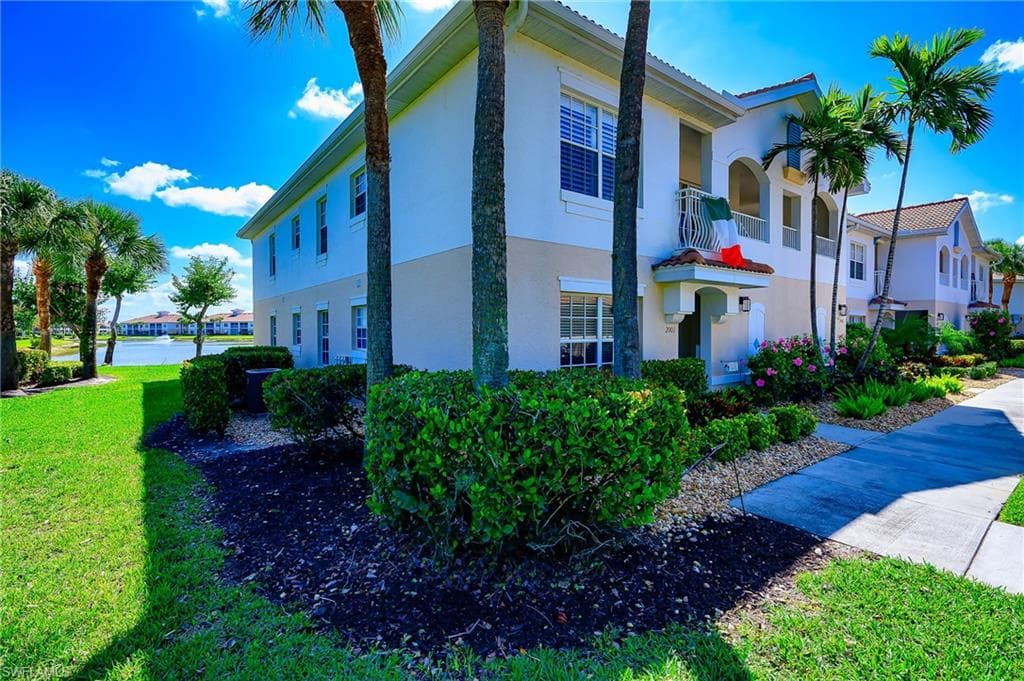 3043 Horizon LN 2001 NAPLES, FL 34109