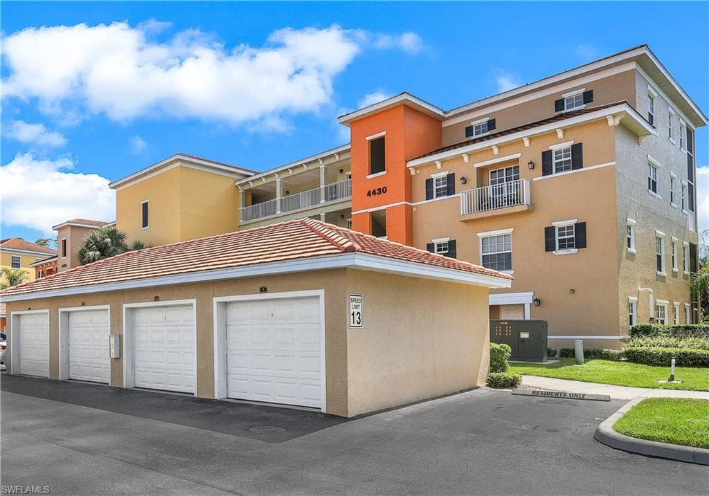 4430 Botanical Place CIR 305 NAPLES, FL 34112