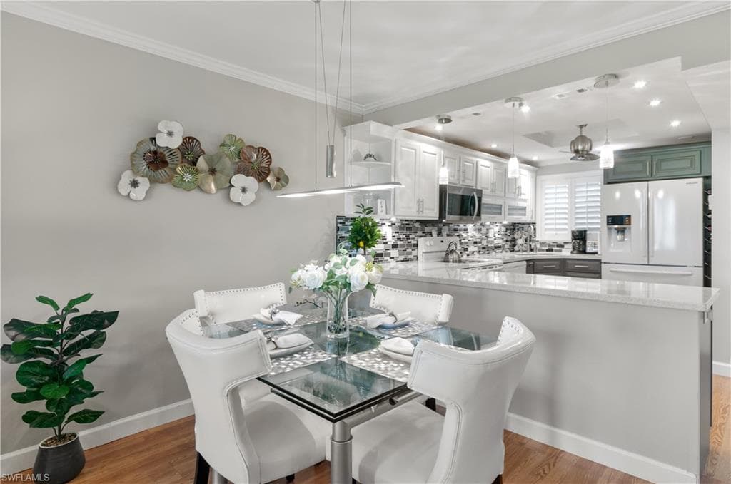 17 High Point CIR N 206 NAPLES, FL 34103