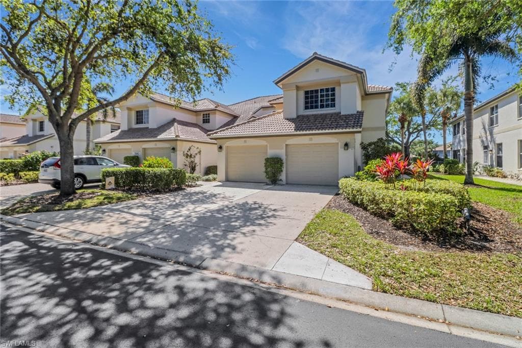 7810 Gardner DR 102 NAPLES, FL 34109