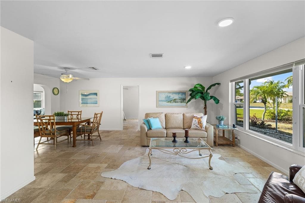 27617 Los Amigos LN BONITA SPRINGS, FL 34135