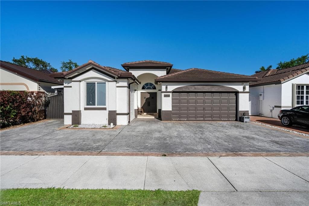 4041 154 CT MIAMI, FL 33185