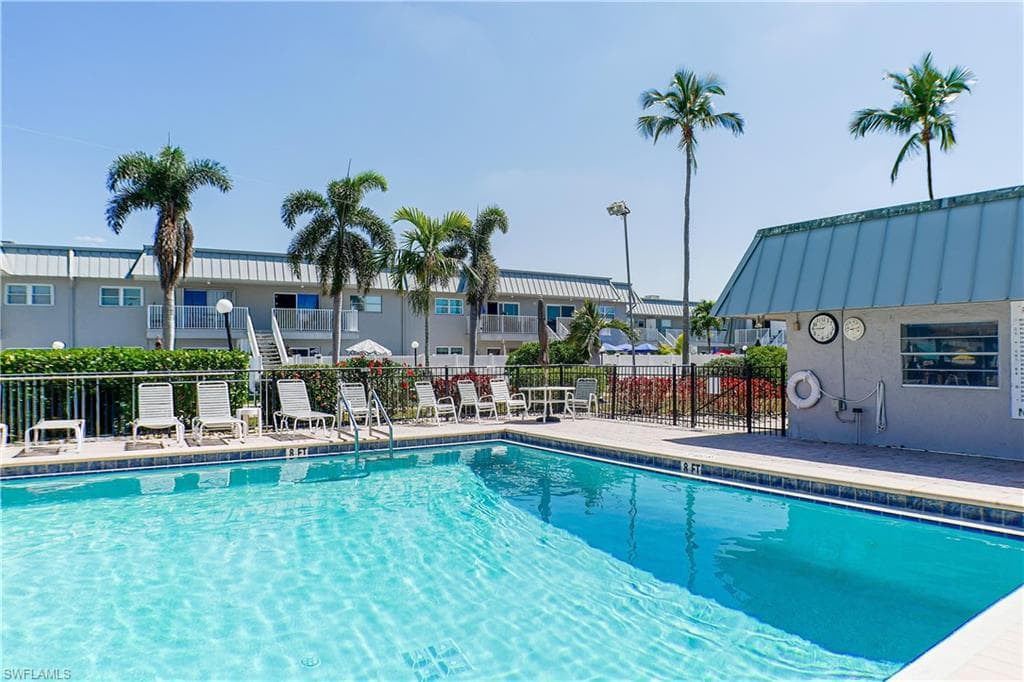 6777 winkler RD 208 FORT MYERS, FL 33919